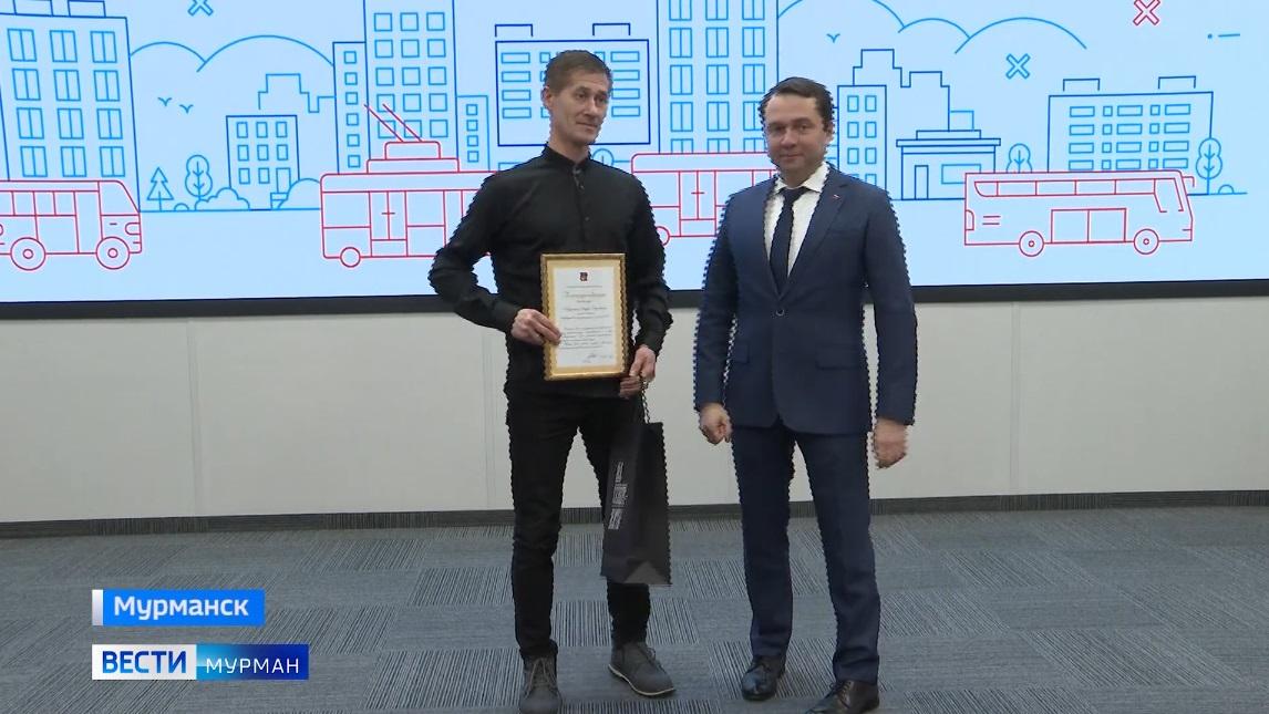 Андрей Чибис вручил награды лучшим работникам автомобильного и городского пассажирского транспорта